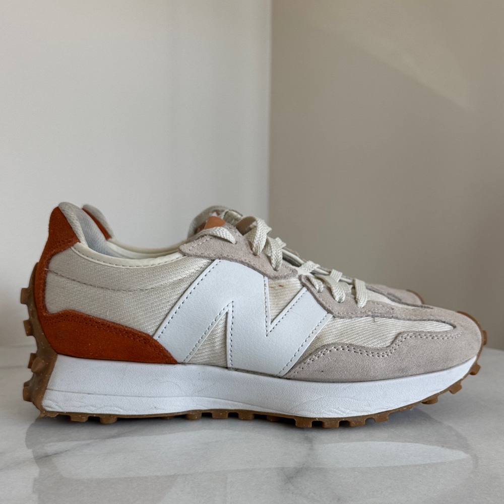 New Balance 327 Womens Sea Salt/Rust Oxide Beige and Rust Orang Sneakers Sz 8